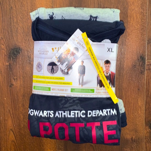 🧹HARRY POTTER MEN’S PAJAMA SET 🧹 - Picture 1 of 8